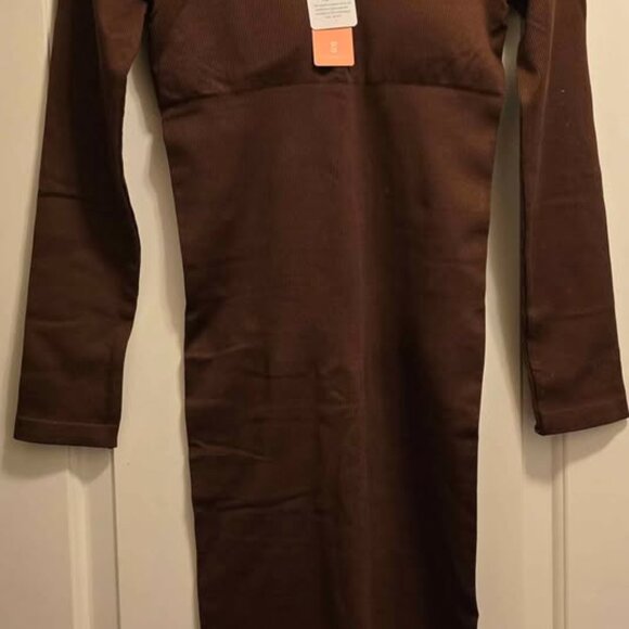Brown Long Sleeve Ribbed Midi Dress - Picture 2 of 3
